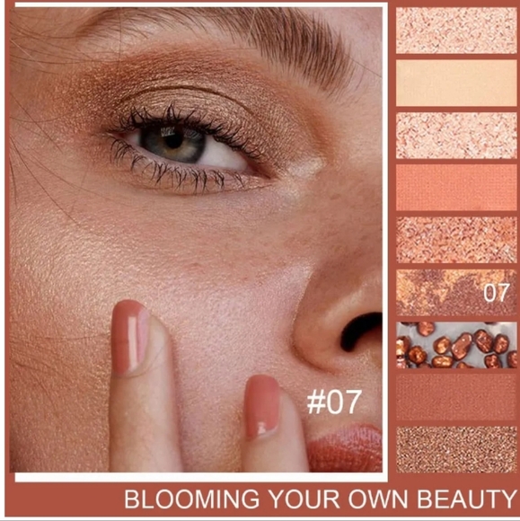 EYESHADOW PALETTE - Picture 4 of 10